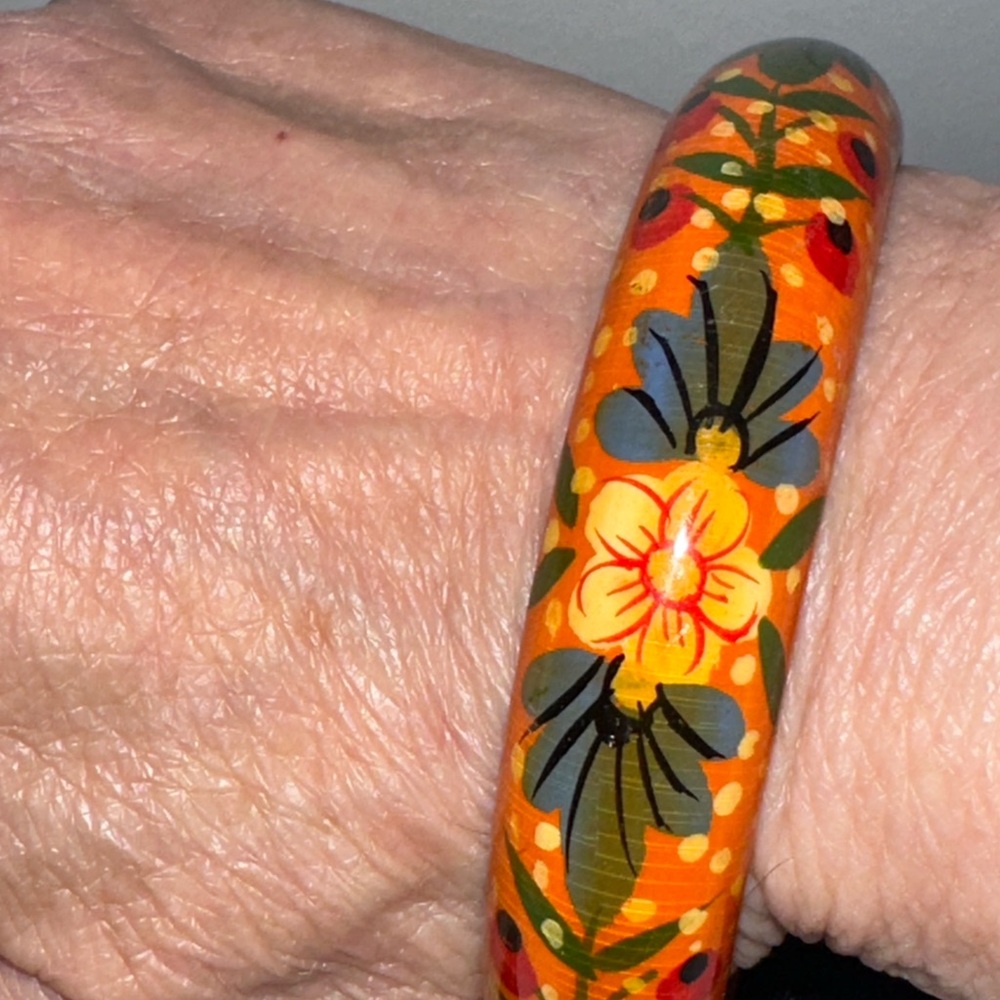 Vintage hand painted lacquered wooden bracelet - Picture 5 of 7